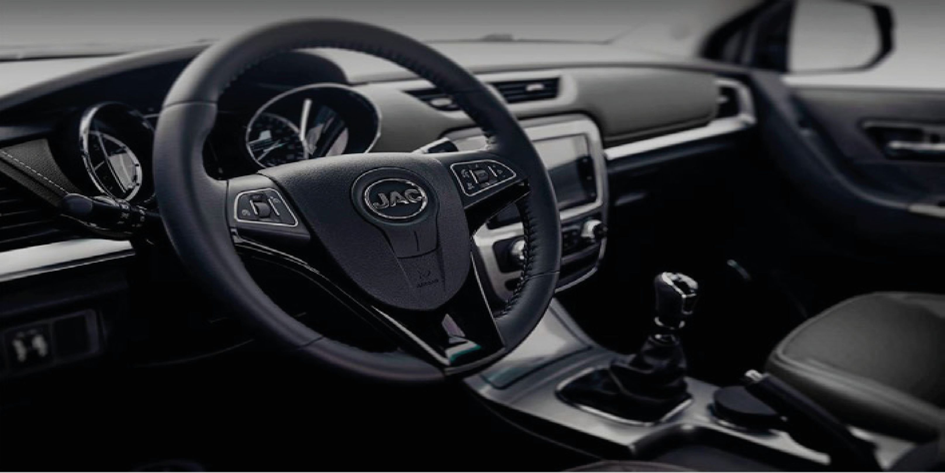 Volante con multifunciones forrado en piel con ajuste de altura