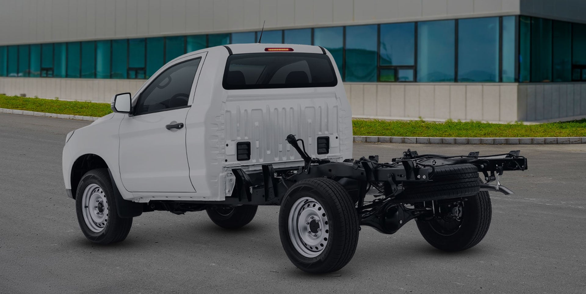 Cajuela con apertura remota y capacidad de cajuela hasta 1,650 L